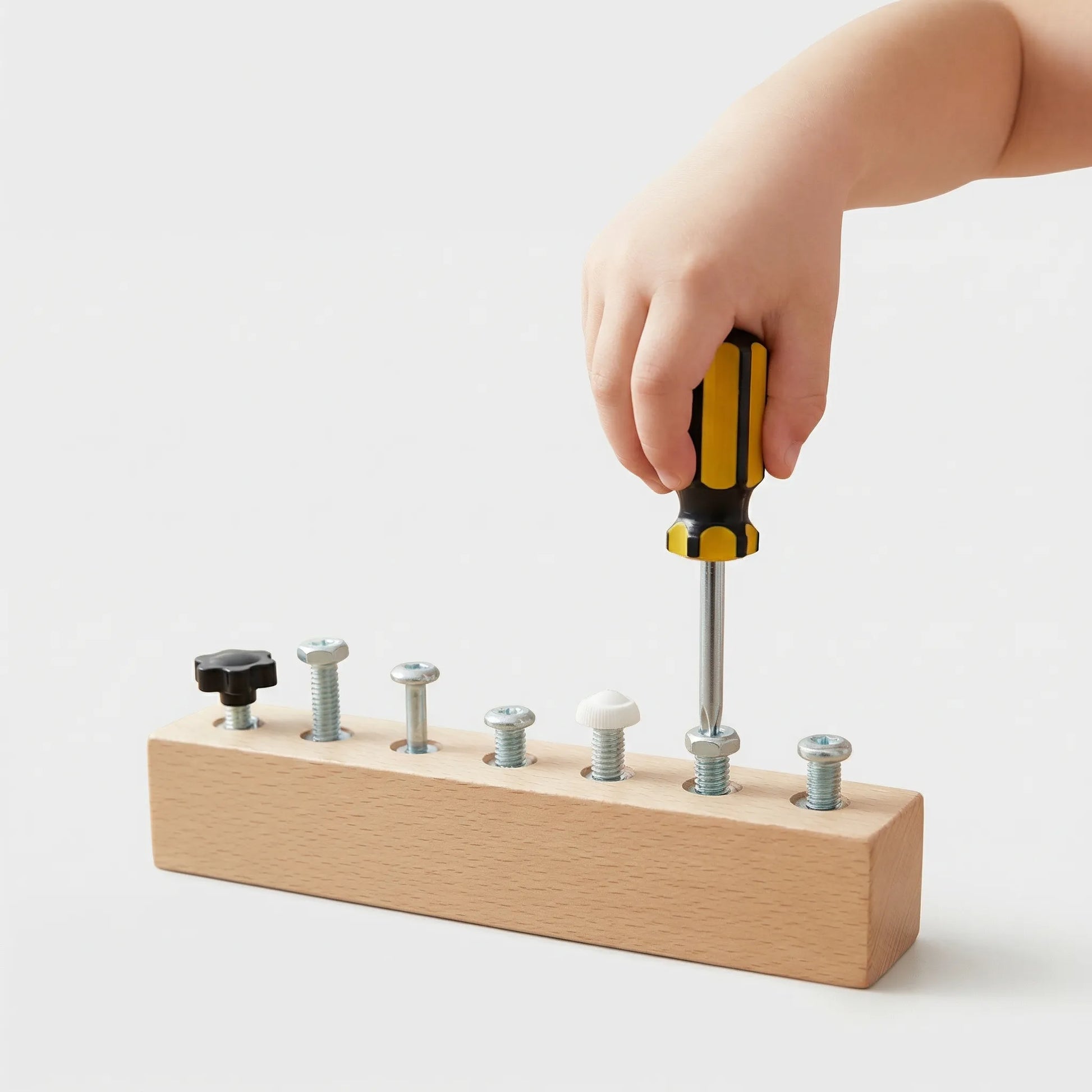 Houten Activiteitenbord met Schroeven – Educatief Speelgoed voor Kinderen