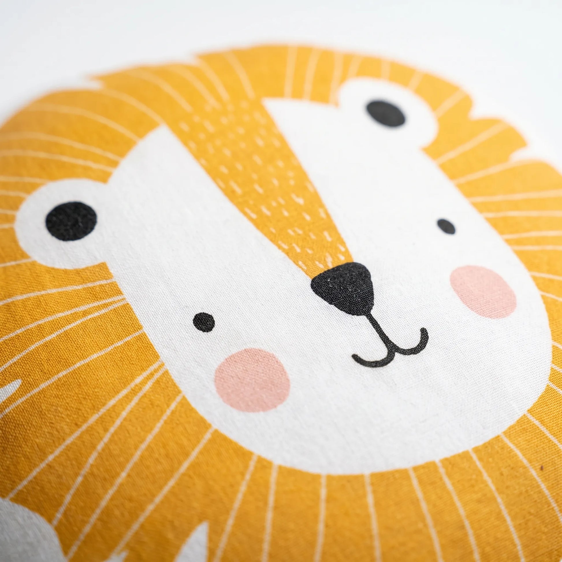 Kinderkussen – Rond Kussen Met Leeuwenprint