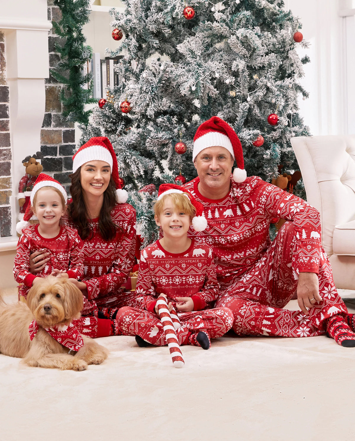 Kerstpyjama Gezin Rood | Klassieke Kerstprint met Sokken | Dames Heren Kinderen Baby en Huisdier